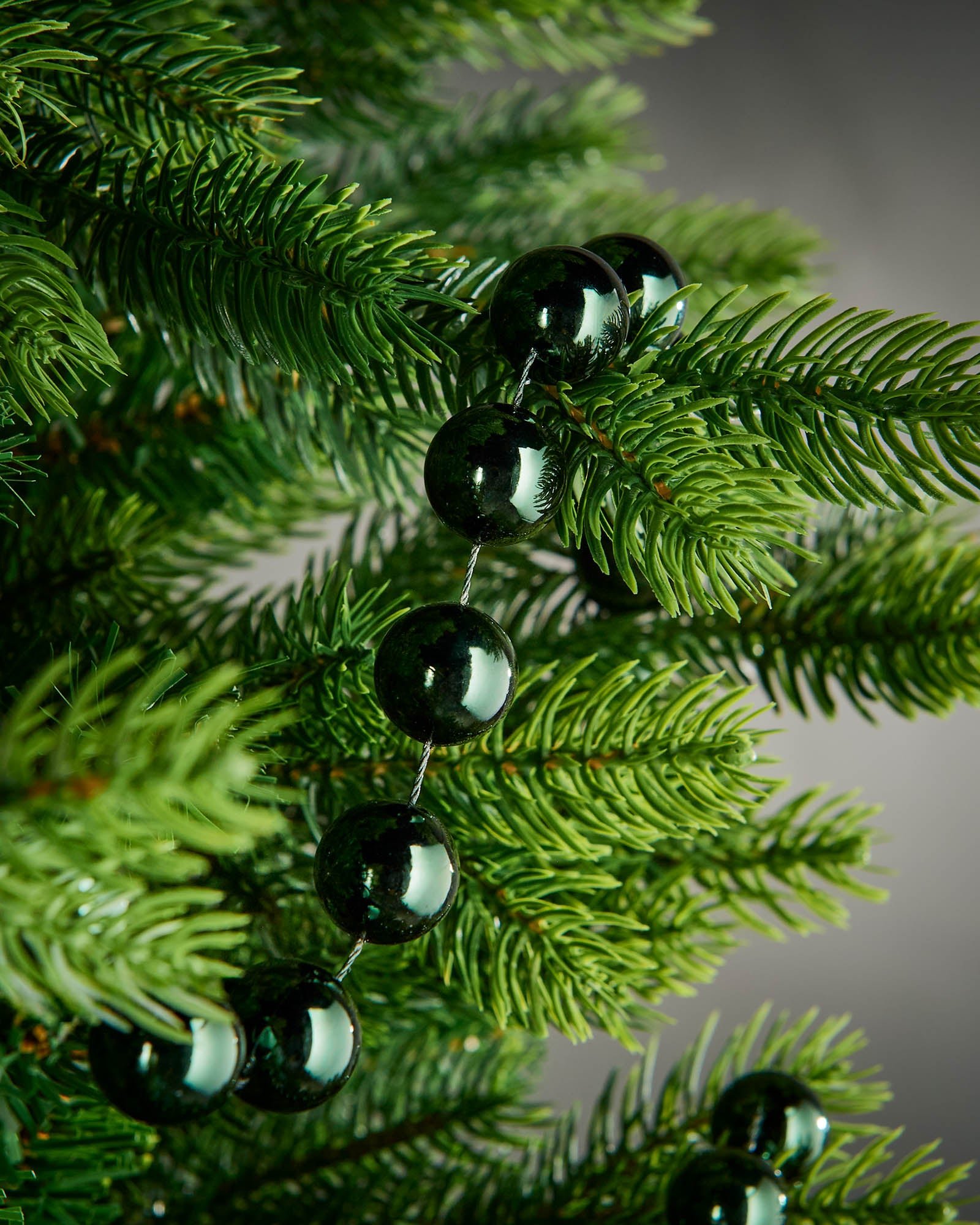 Oversized Beaded Garland, Sage Green, 2.7 m - Image 3