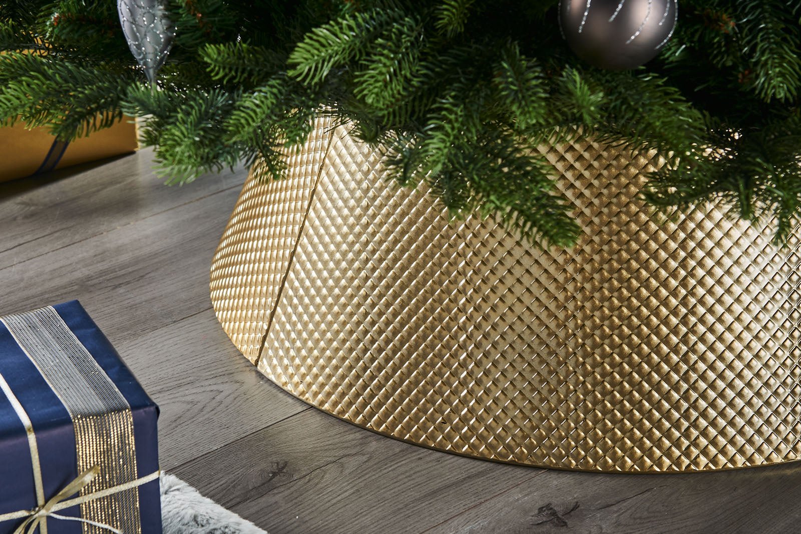 Quilted Metal Tree Collar, Gold, 71 cm - Image 3