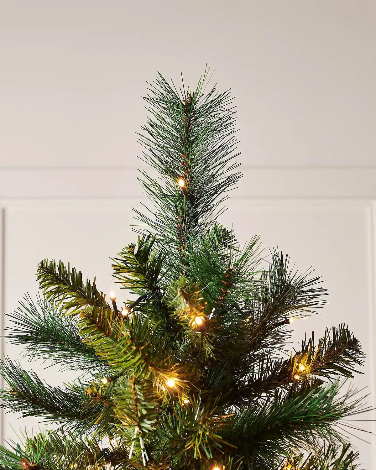 Pre-Lit Victorian Pine Christmas Tree, 5 ft — 5 ft / 1.5 m - Image 4