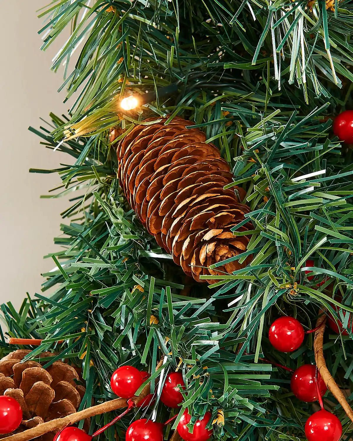 Pre-Lit Extra Thick Wreath, Pinecones & Berries, 76 cm - Image 5