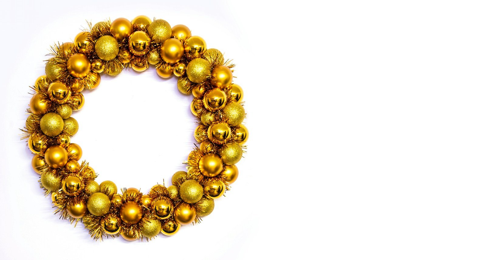 56cm Gold Shatterproof Bauble Wreath