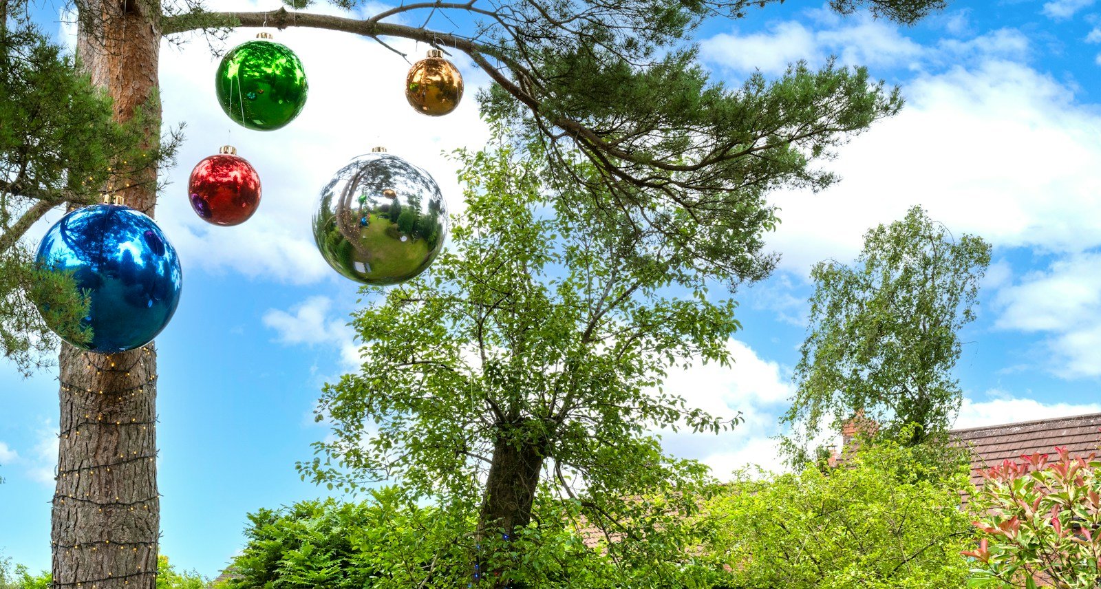 40cm Metallic Green Inflatable Mirror Ball - Image 6