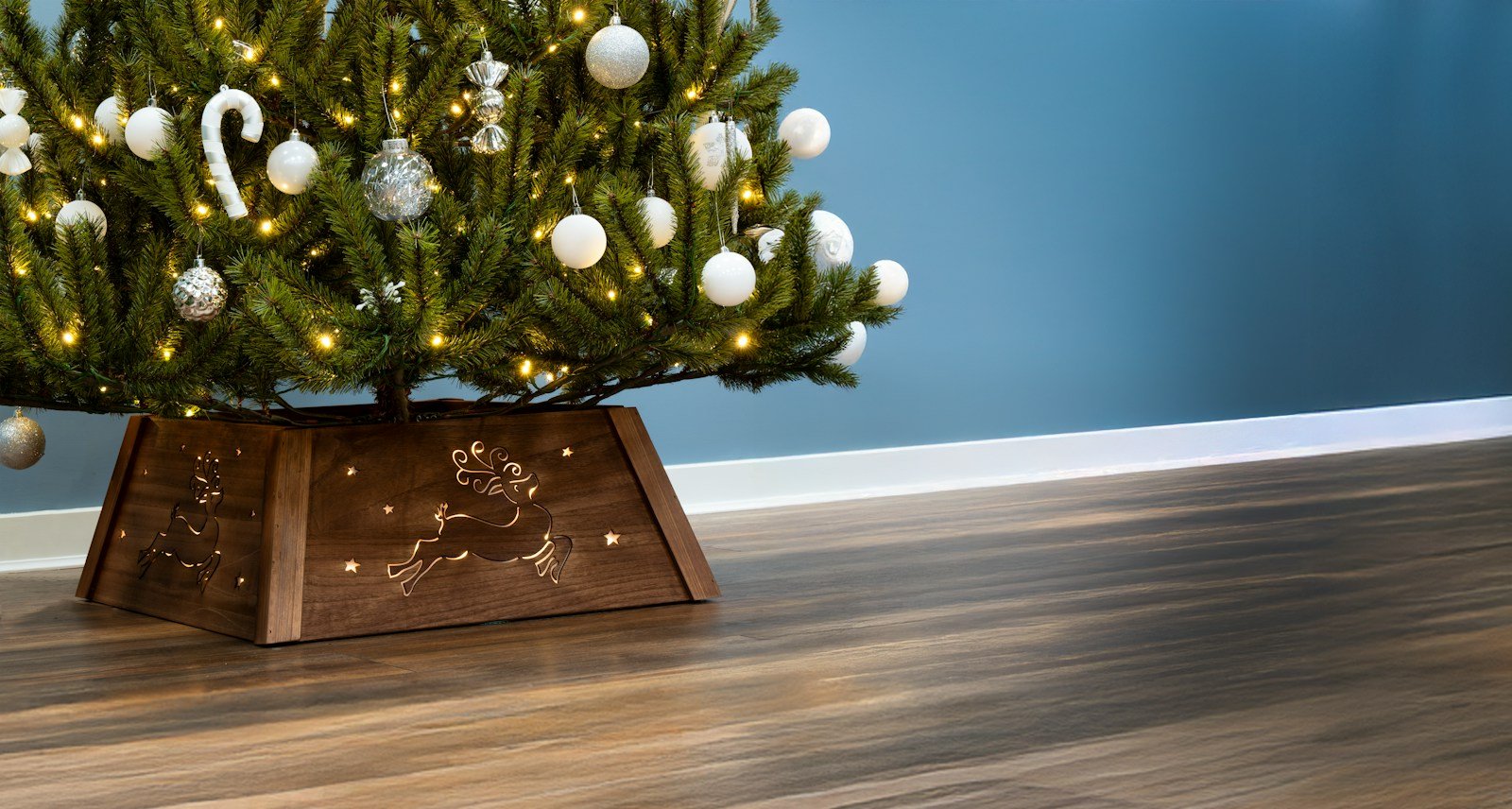 Pre-lit Large Brown Wooden Christmas Tree Skirt - Reindeer & Stars Scene