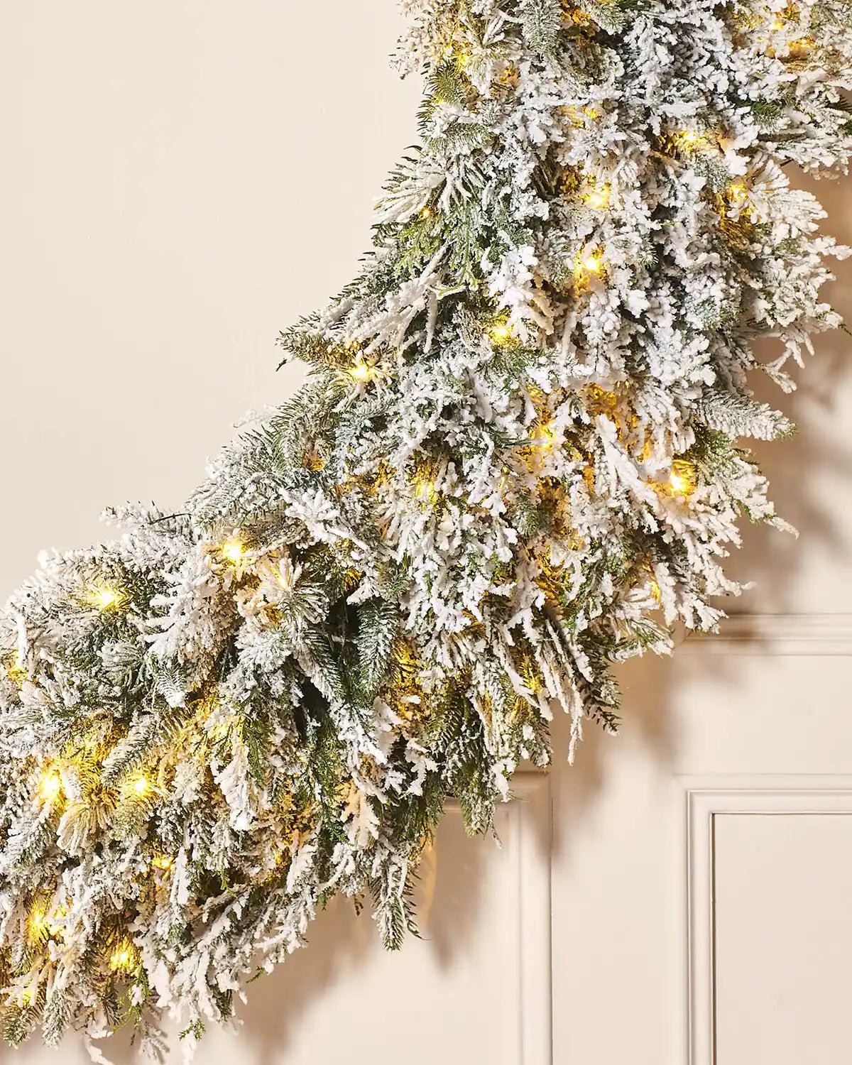 Pre-Lit Snow Flocked Natural Fir Majestic Wreath, 1.5 m — Snow Flocked / Wreath - Image 3