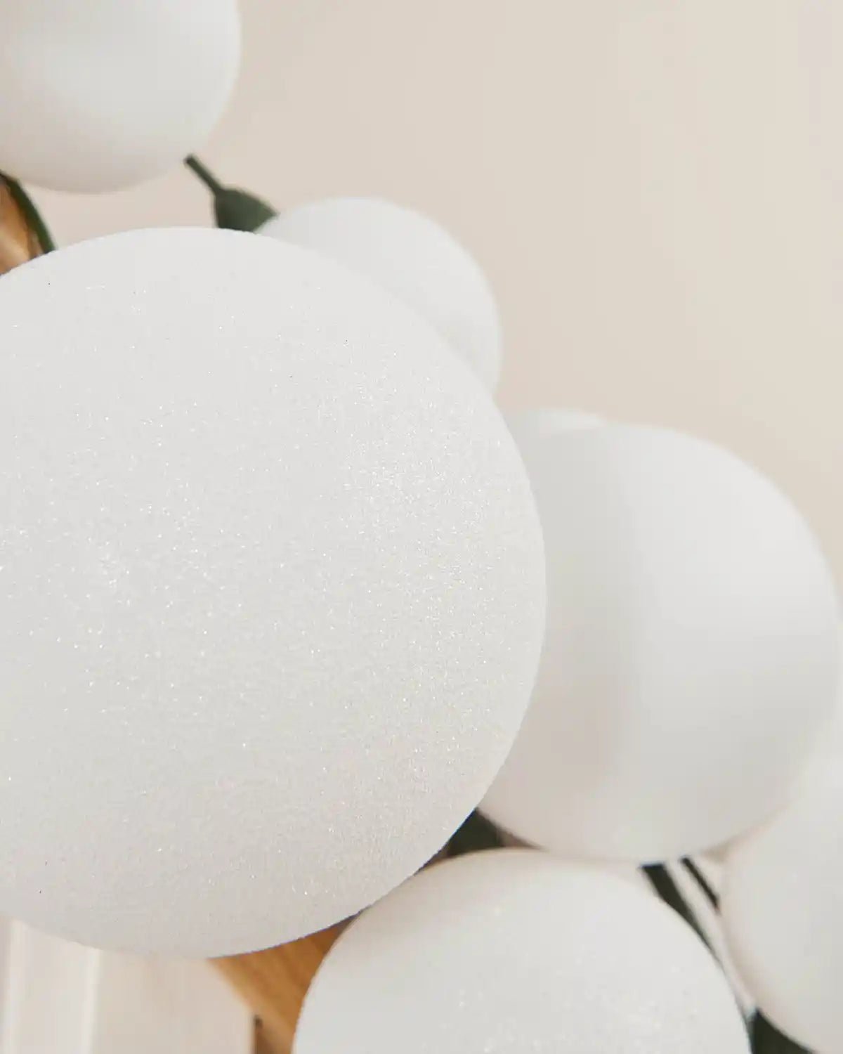 White Bauble Garland, 9 ft - Image 5