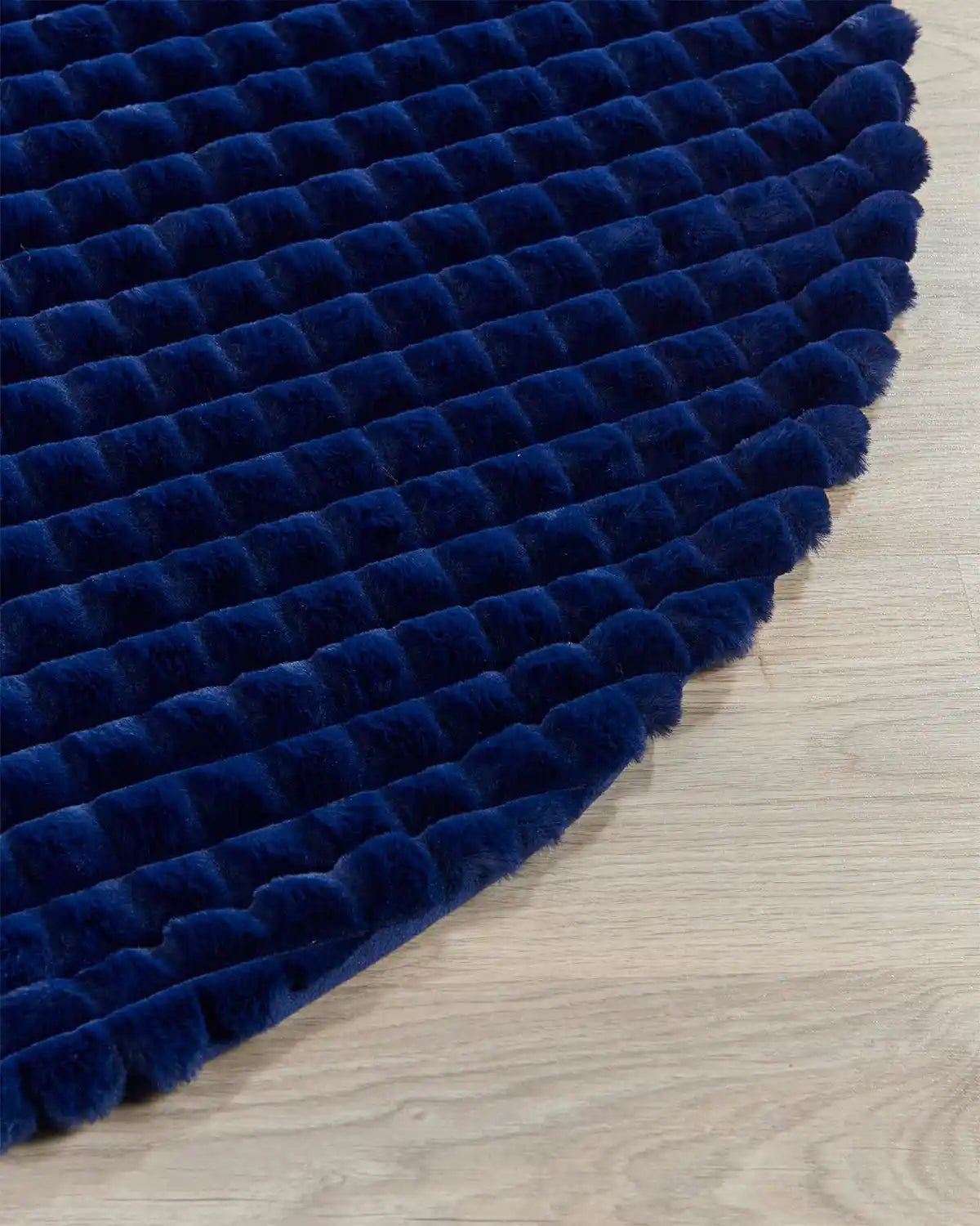 Faux Fur Diamond Tree Skirt, Navy Blue, 122 cm - Image 3