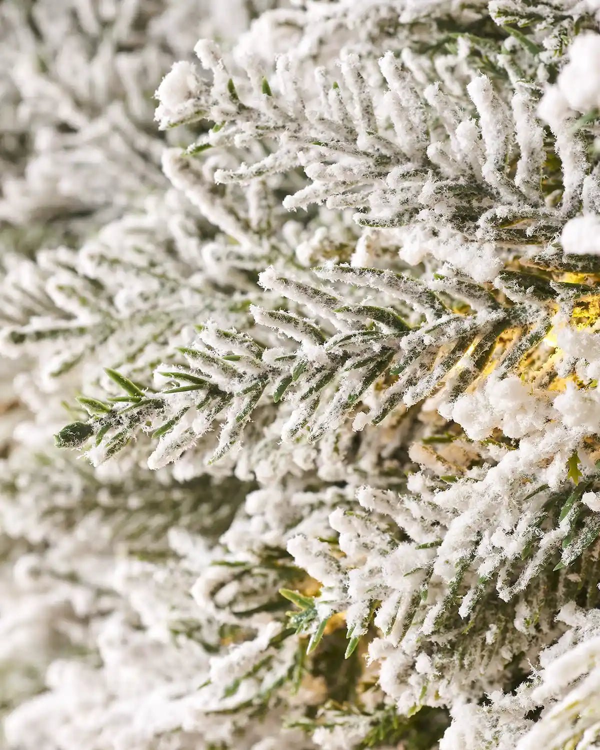 Pre-Lit Snow Flocked Natural Fir Majestic Wreath, 1.5 m — Snow Flocked / Wreath - Image 5