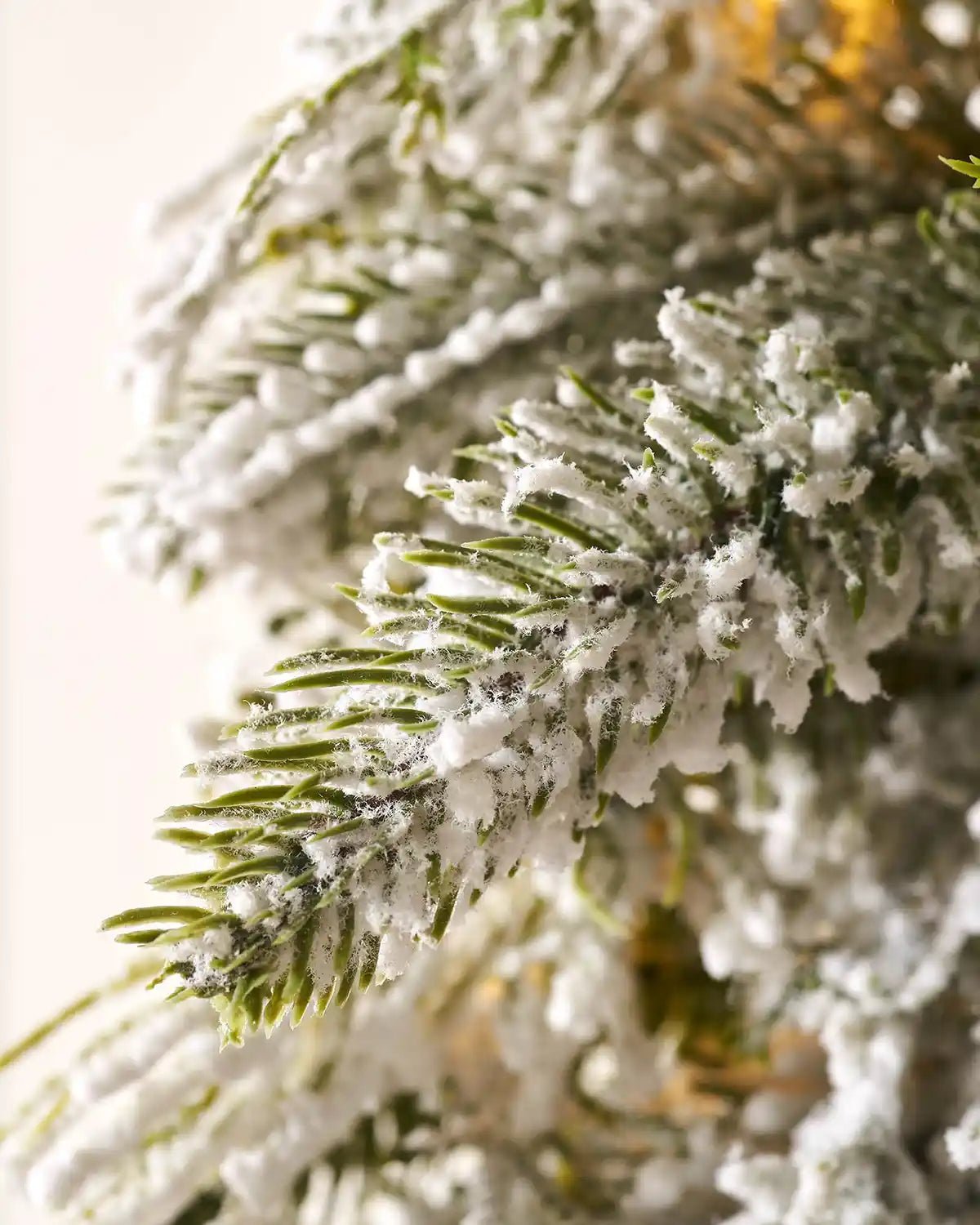 Pre-Lit Snow Flocked Natural Fir Majestic Wreath, 1.5 m — Snow Flocked / Wreath - Image 4
