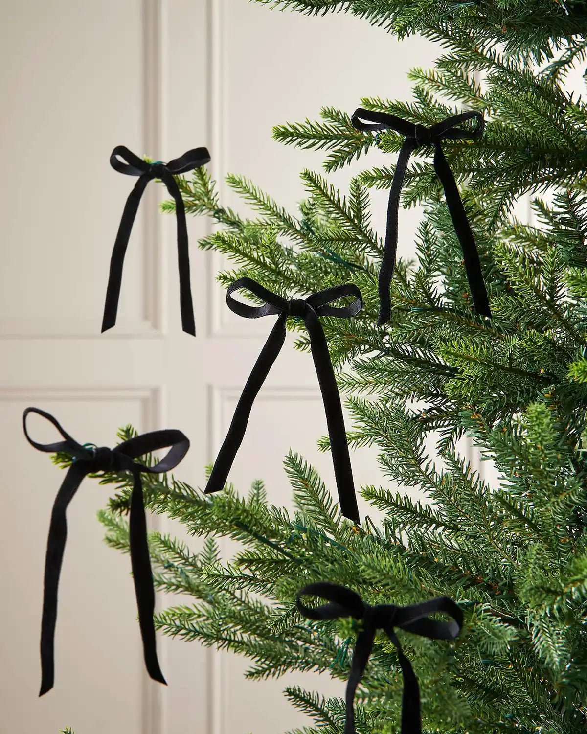 Set of 20 Velvet Bows, Black, 13 cm
