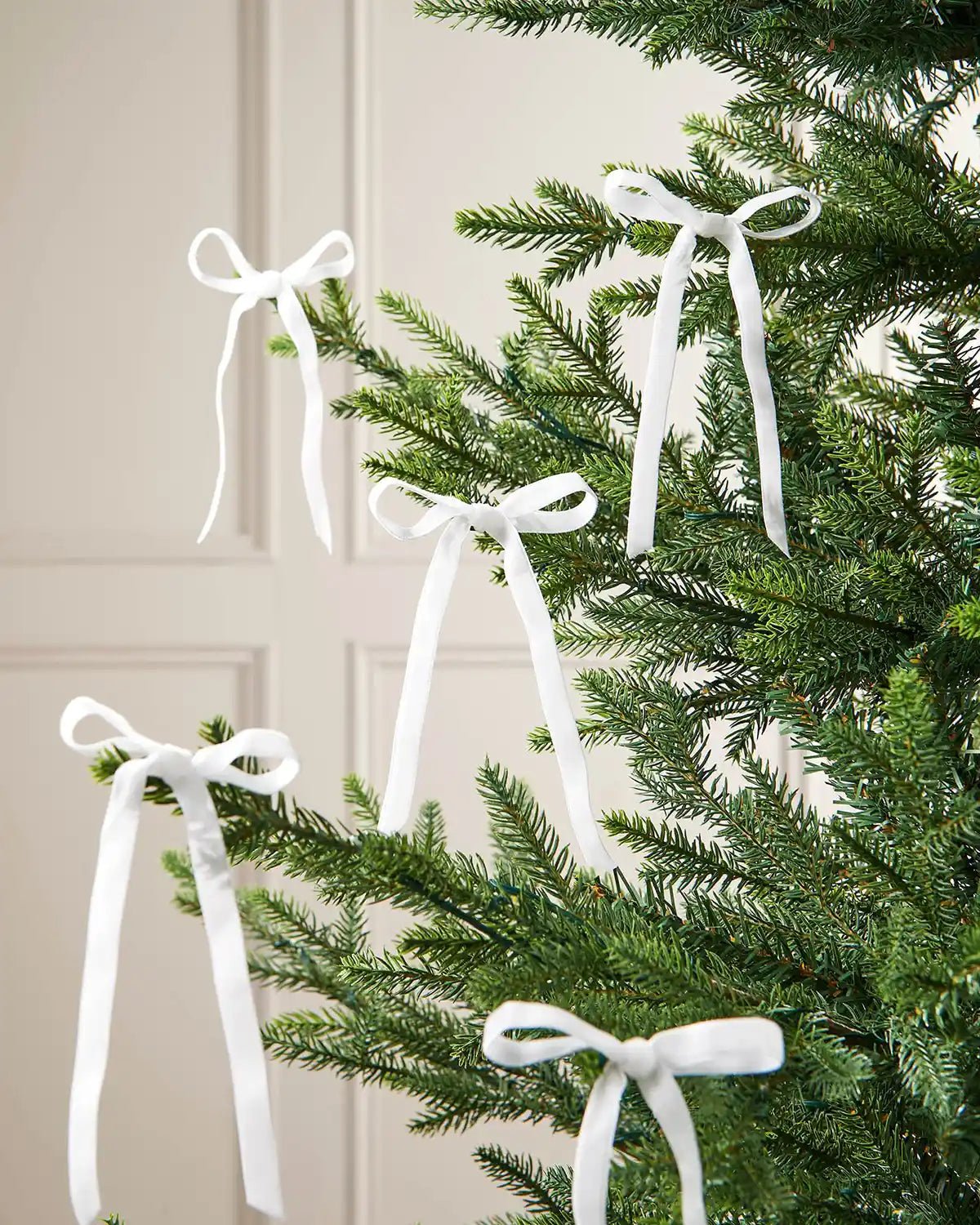 Set of 20 Velvet Bows, White, 13 cm