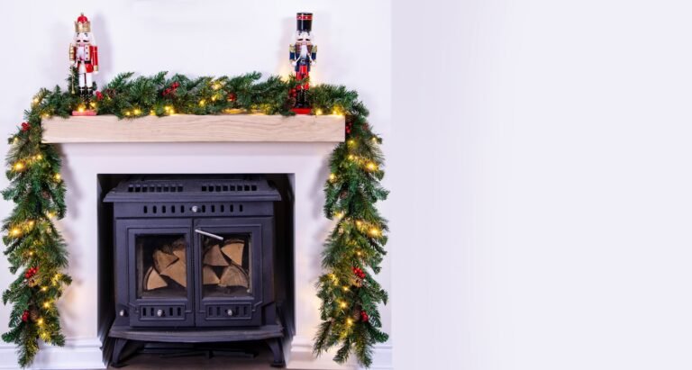 The Pre-lit Connectable 270cm Majestic Dew Pine Garland