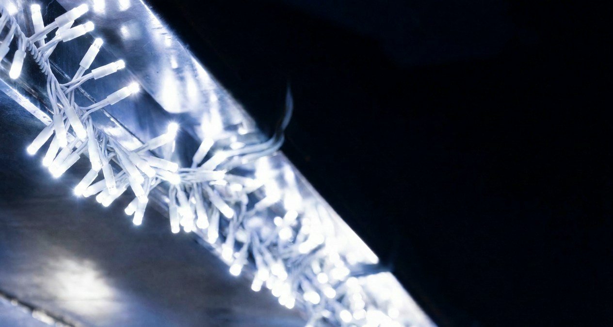 Crownvine Connectable Bright White Cluster Lights - White Rubber Cable - Multiple Lengths