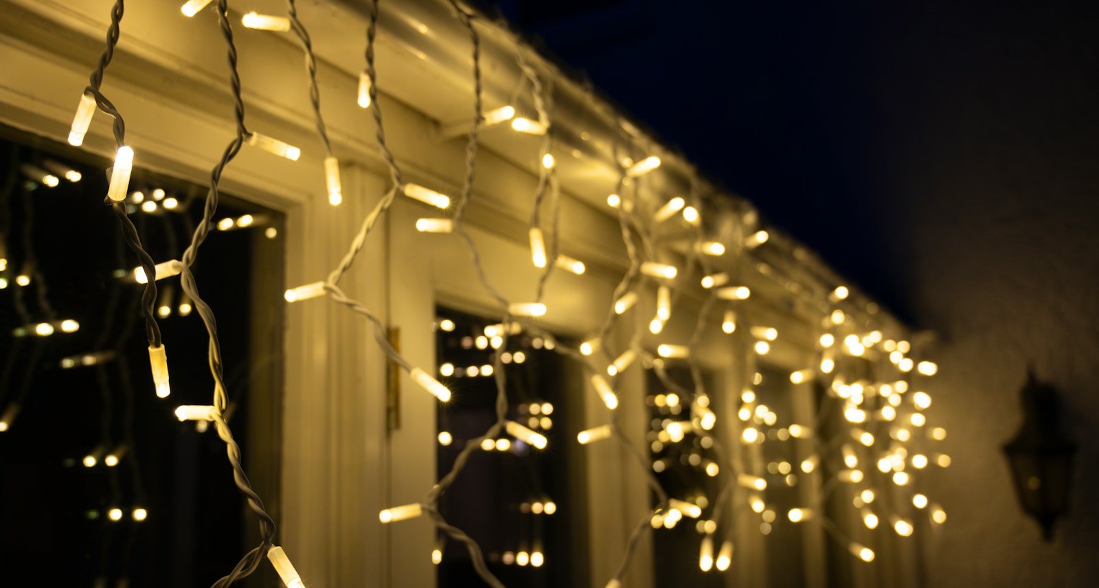 Crownvine Dual Colour Static Icicle Lights � Warm White / Bright White � White Rubber Cable � Multiple Lengths - Image 5