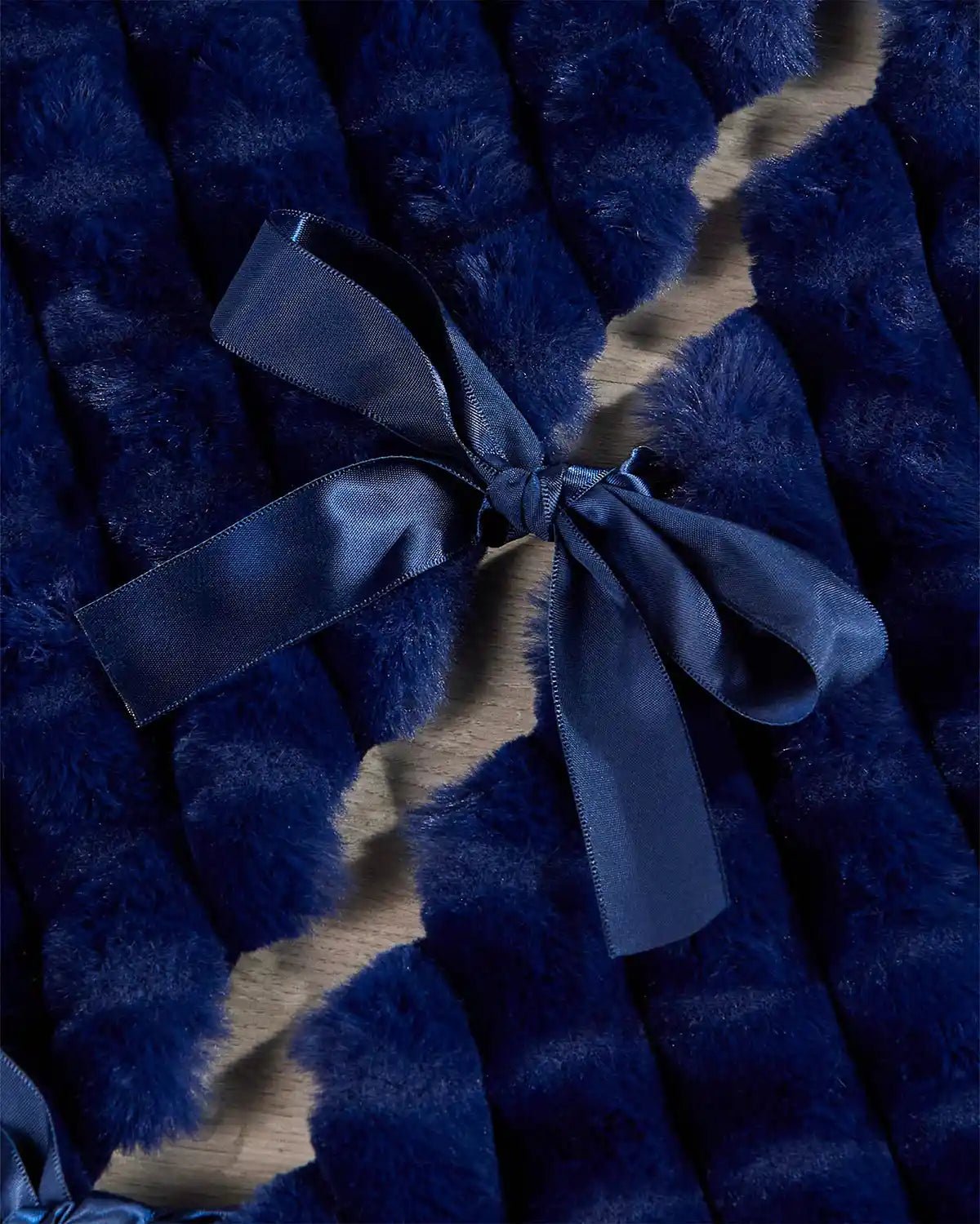 Faux Fur Diamond Tree Skirt, Navy Blue, 122 cm - Image 4