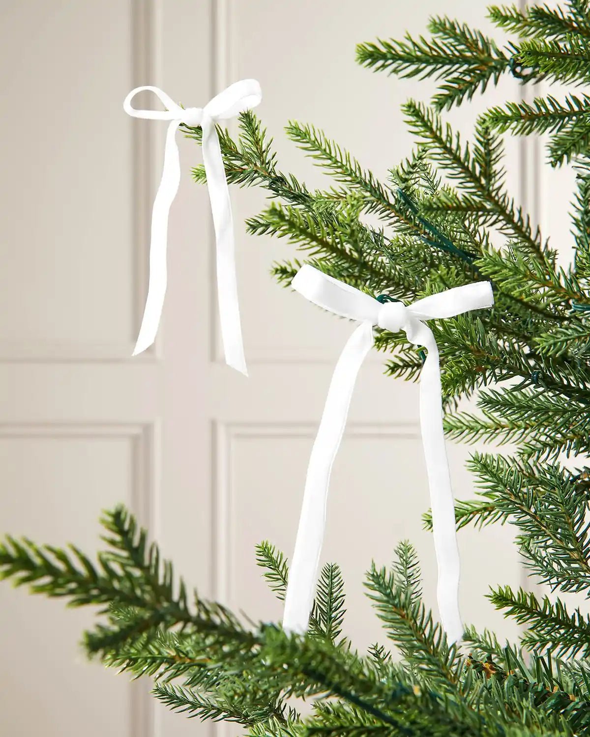 Set of 20 Velvet Bows, White, 13 cm - Image 2