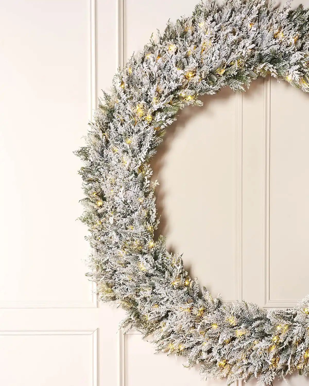 Pre-Lit Snow Flocked Natural Fir Majestic Wreath, 1.5 m — Snow Flocked / Wreath - Image 2