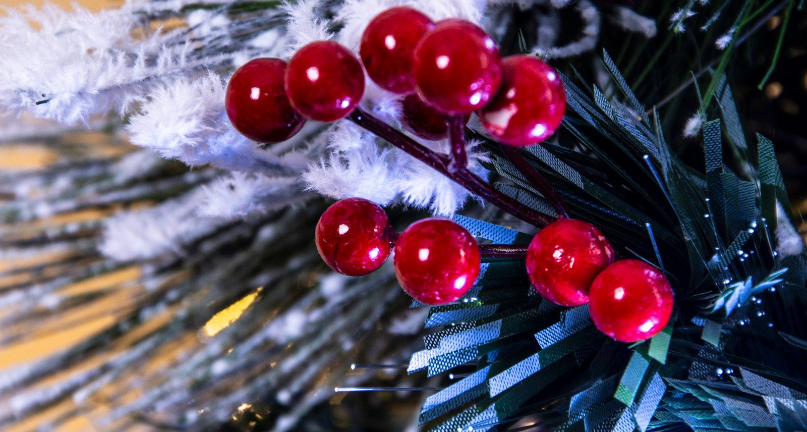 The Snowy LED Frosted Pine Fibre Optic Tree - Image 5