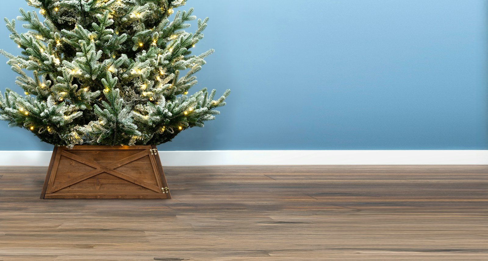 Wooden Christmas Tree Skirt in 3 Colours (For 6ft-8ft Trees - Tight Fit) - Image 2