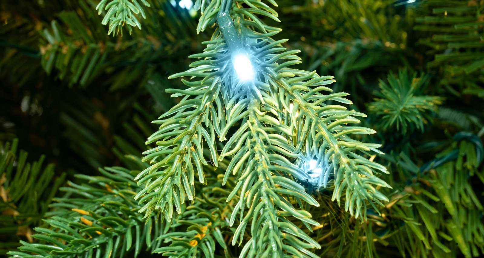 200cm Pre-lit Outdoor Woodland Pine Tree -Bright White - Image 4