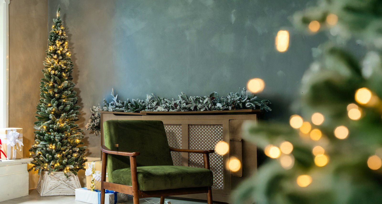 The Pre-lit Snowy Pencil Tree (6ft-7ft) - Image 17