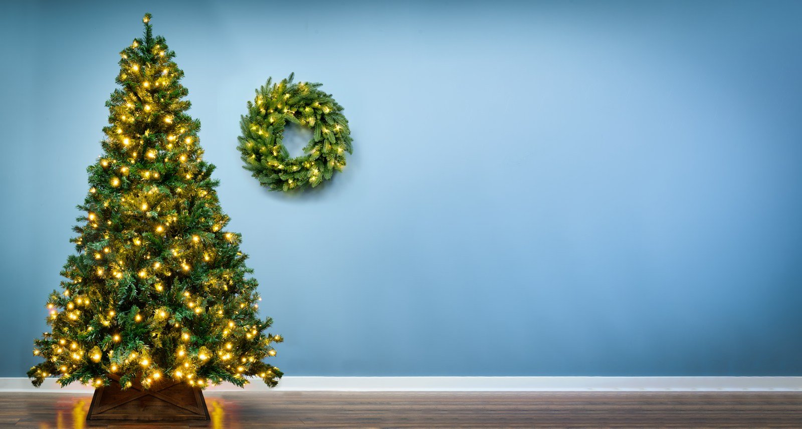 The Pre-lit Vanda Verde Fir Tree (4ft to 8ft)
