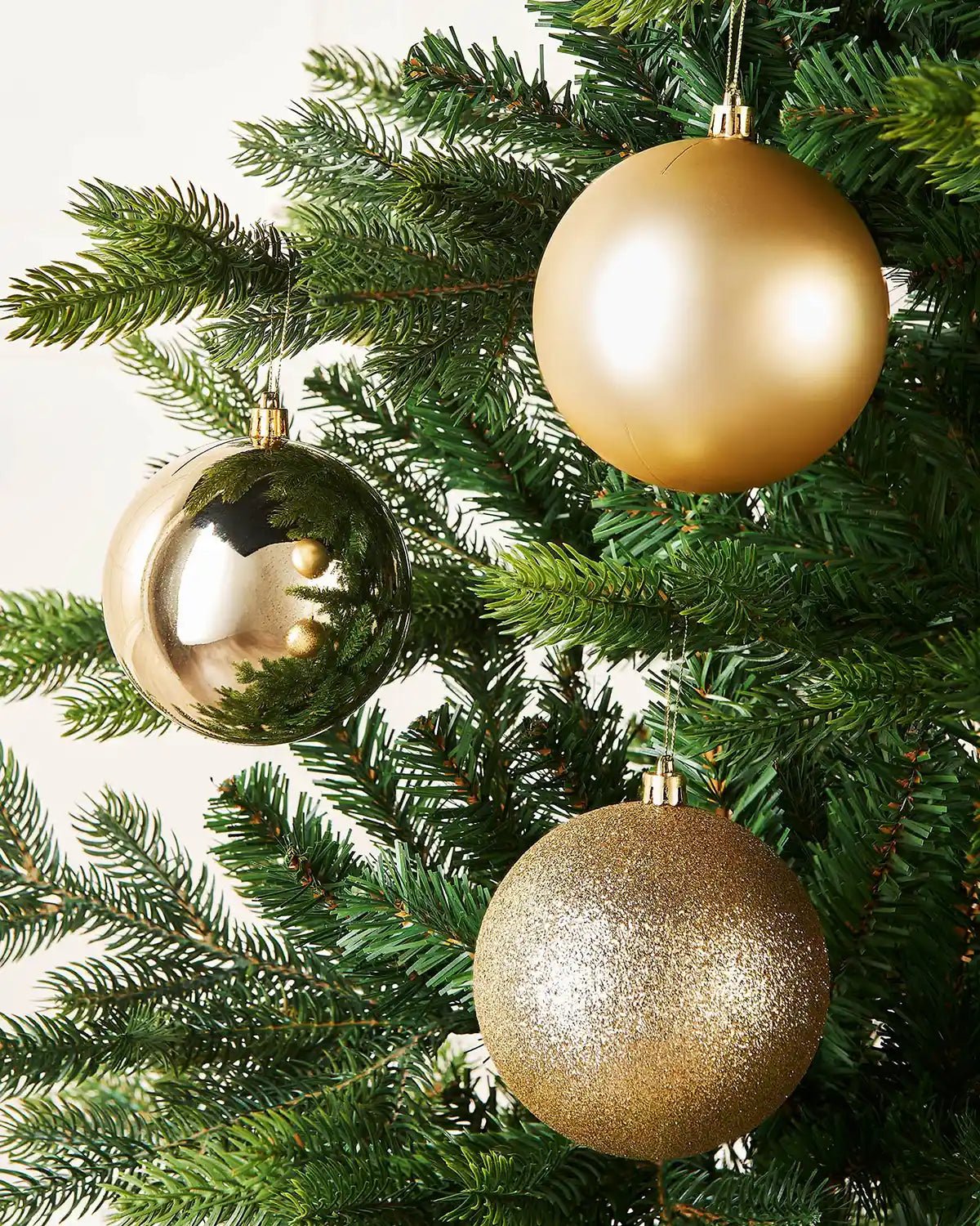 Set of 9 Shatterproof Baubles, Gold, 10 cm - Image 2