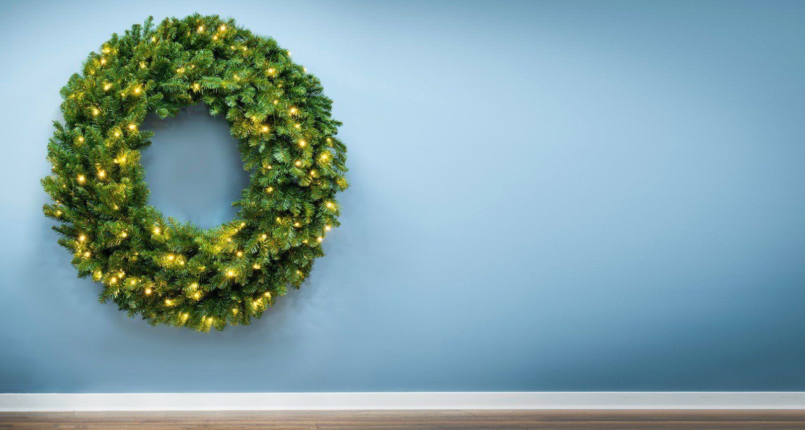 Pre-lit Extra Thick Arbor Vitae Wreath (60cm - 150cm)
