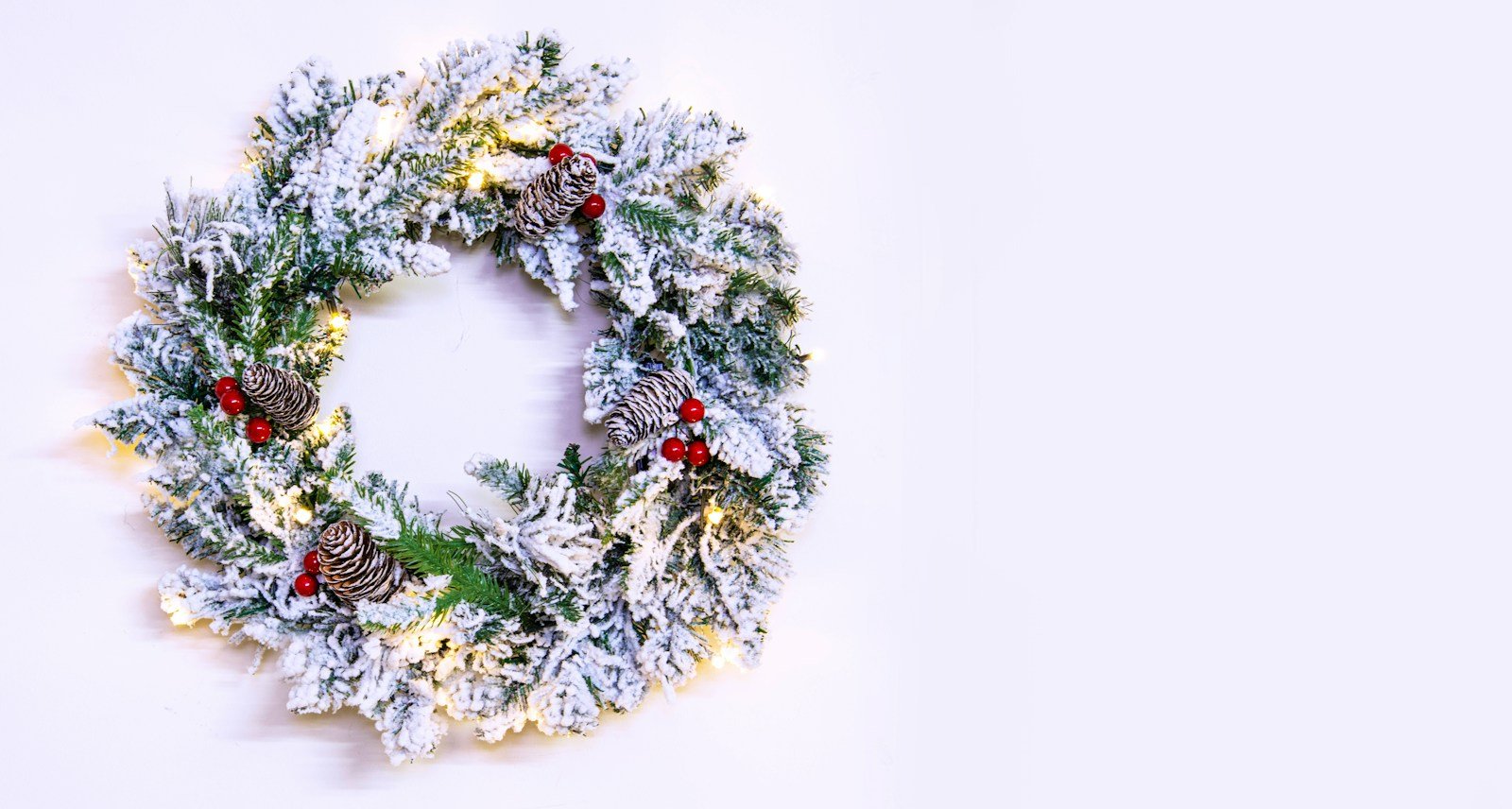 The Pre-lit Snowy Alpine Wreath (45cm-60cm)
