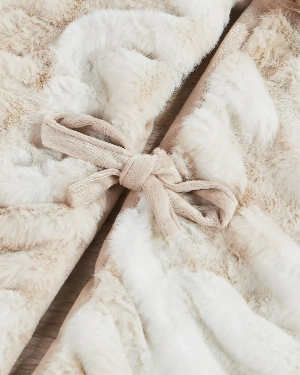 Faux Two Toned Tree Skirt, 132 cm - Image 4