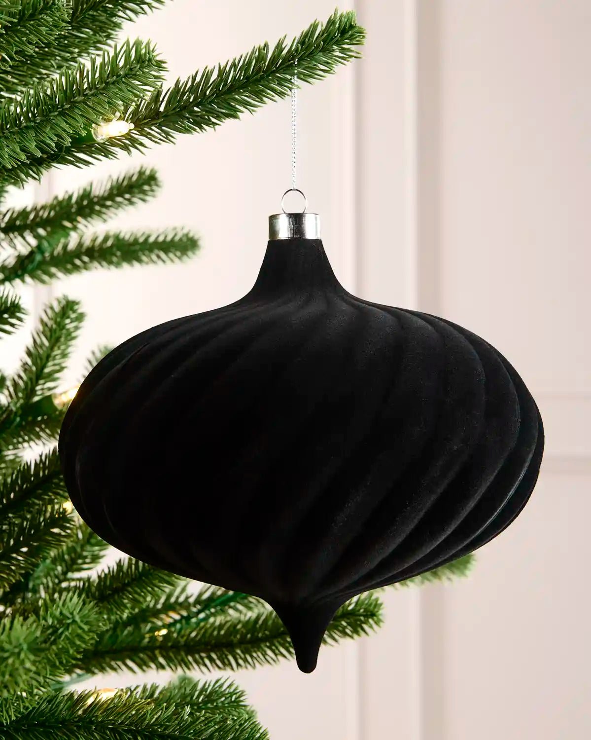 Black Oversized Velvet Bauble, Spiral, 20 cm — 20 cm / Spiral