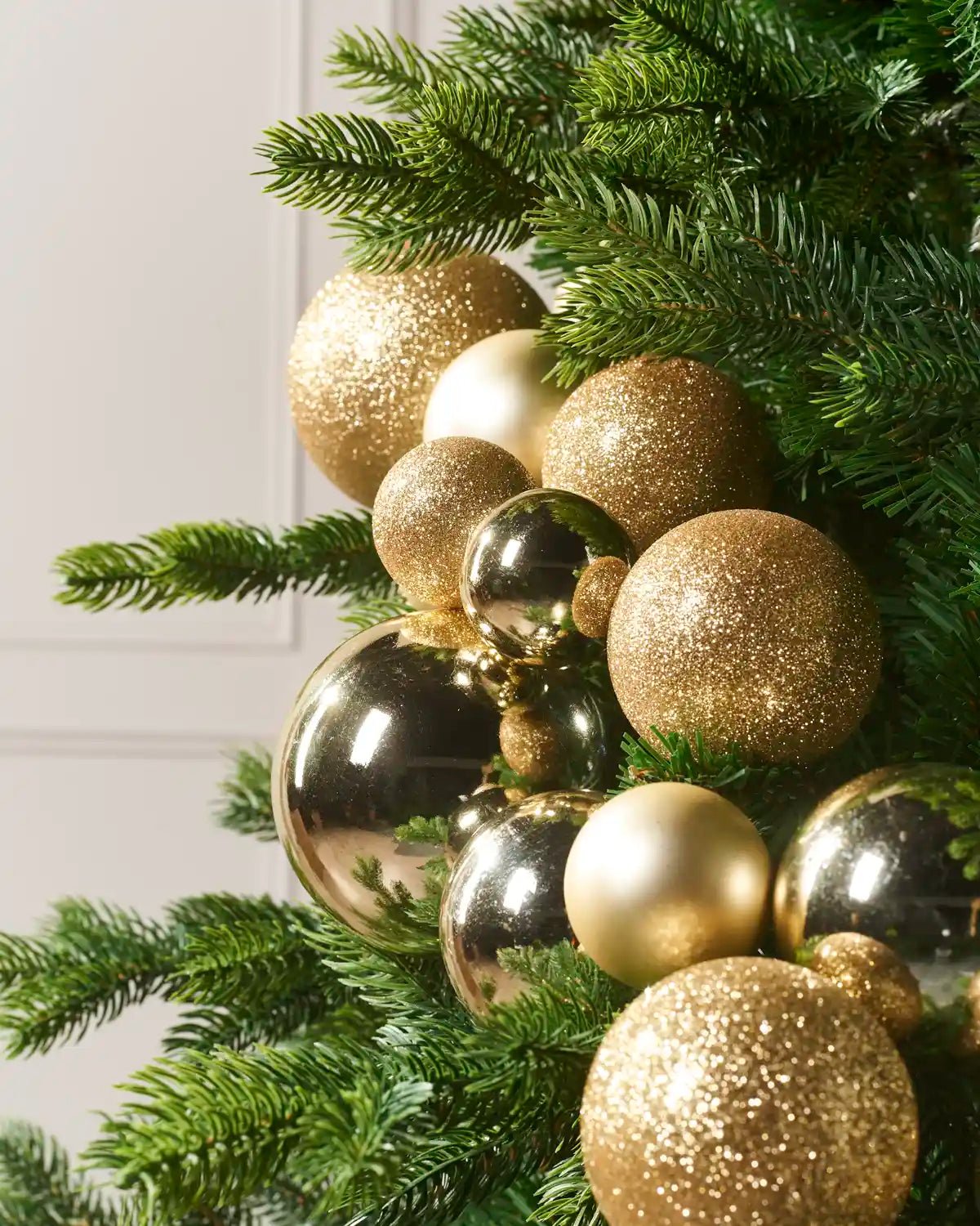 Gold Bauble Garland, 9 ft - Image 2