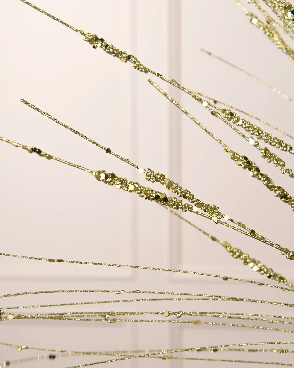Glitter Wispy Spray, Gold, 100 cm - Image 3