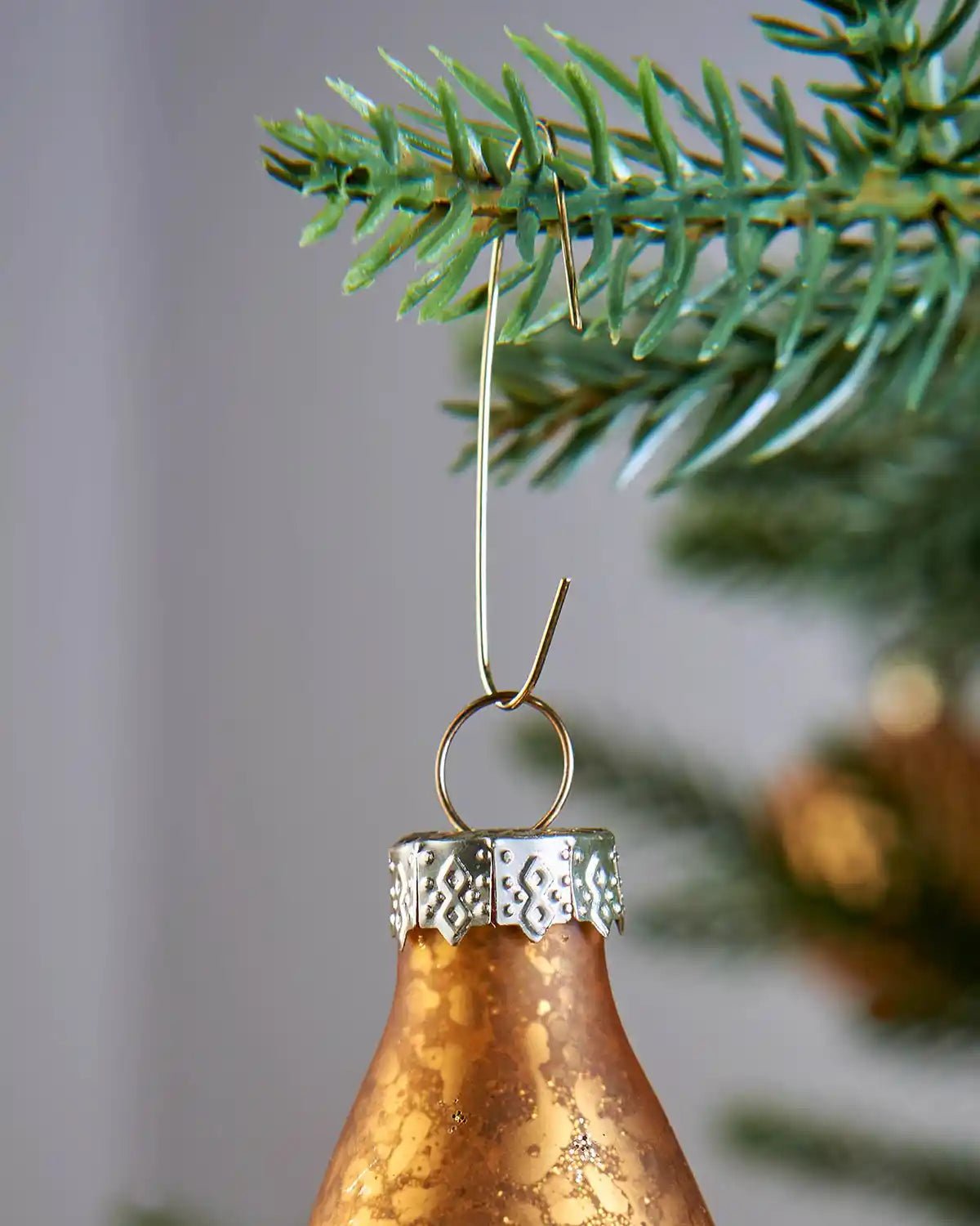 Pack of 150 Bauble Ornament Hooks, Gold, 3.5 cm