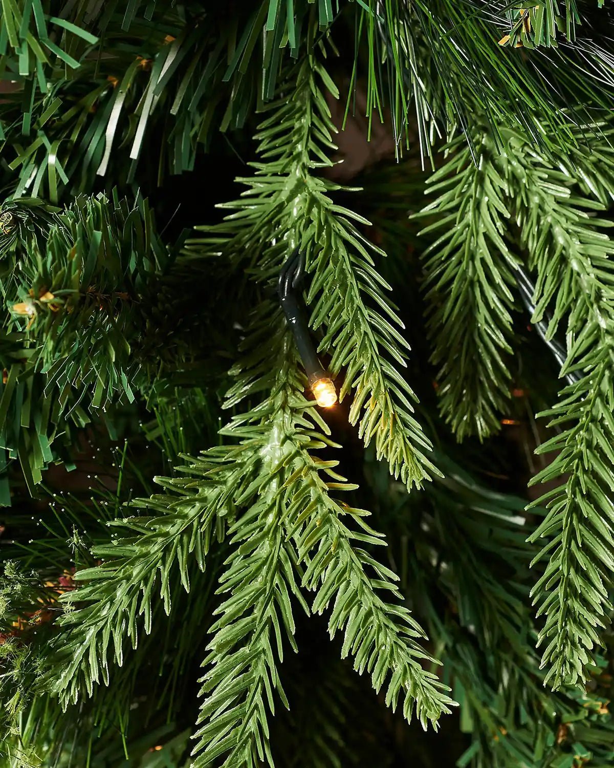 Pre-Lit Victorian Mixed Tip Berries & Pinecones Christmas Tree, 5 ft — 5 ft / 1.5 m - Image 3