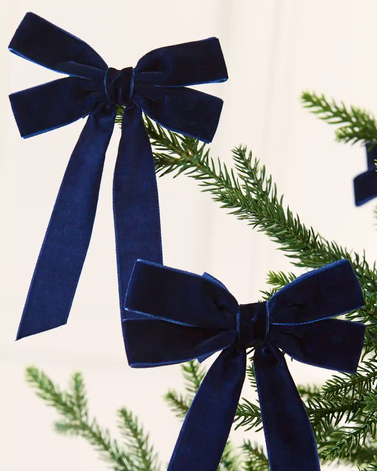 Set of 20 Velvet Double Bows, Navy, 16.5 cm - Image 3