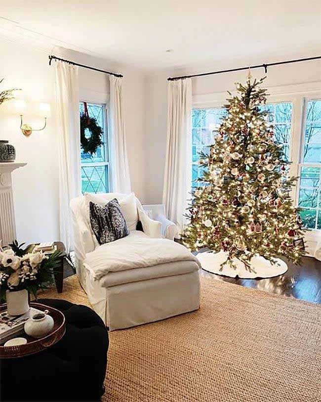 10' Victorian Fir Tree-ColorChange 3mm LED PowerPole - Image 11